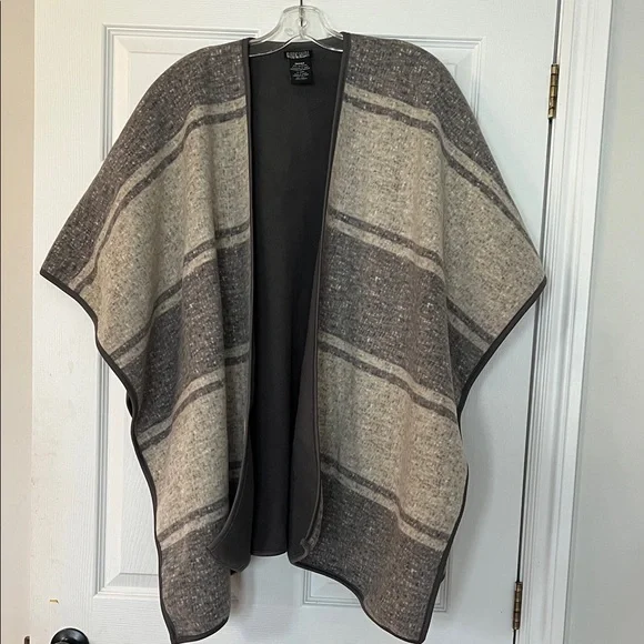 Nicole Miller Gray and Cream Poncho - Picture 2 of 4